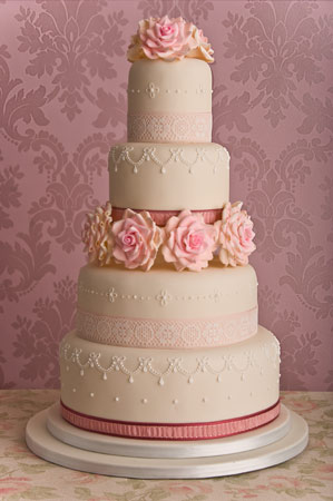 rose-vintage-wedding-cake