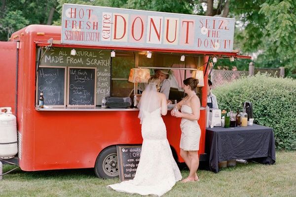 13-ways-to-have-donuts-at-your-wedding