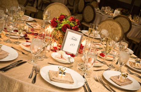 Reception-Table-Decor-with-Candles-and-Red-Roses460x300
