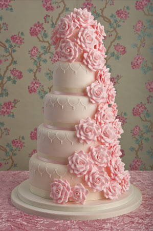 romantic-rose-wedding-cake